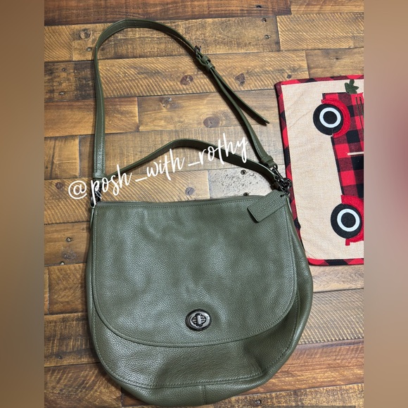 Coach Turnlock Hobo - Picture 2 of 9